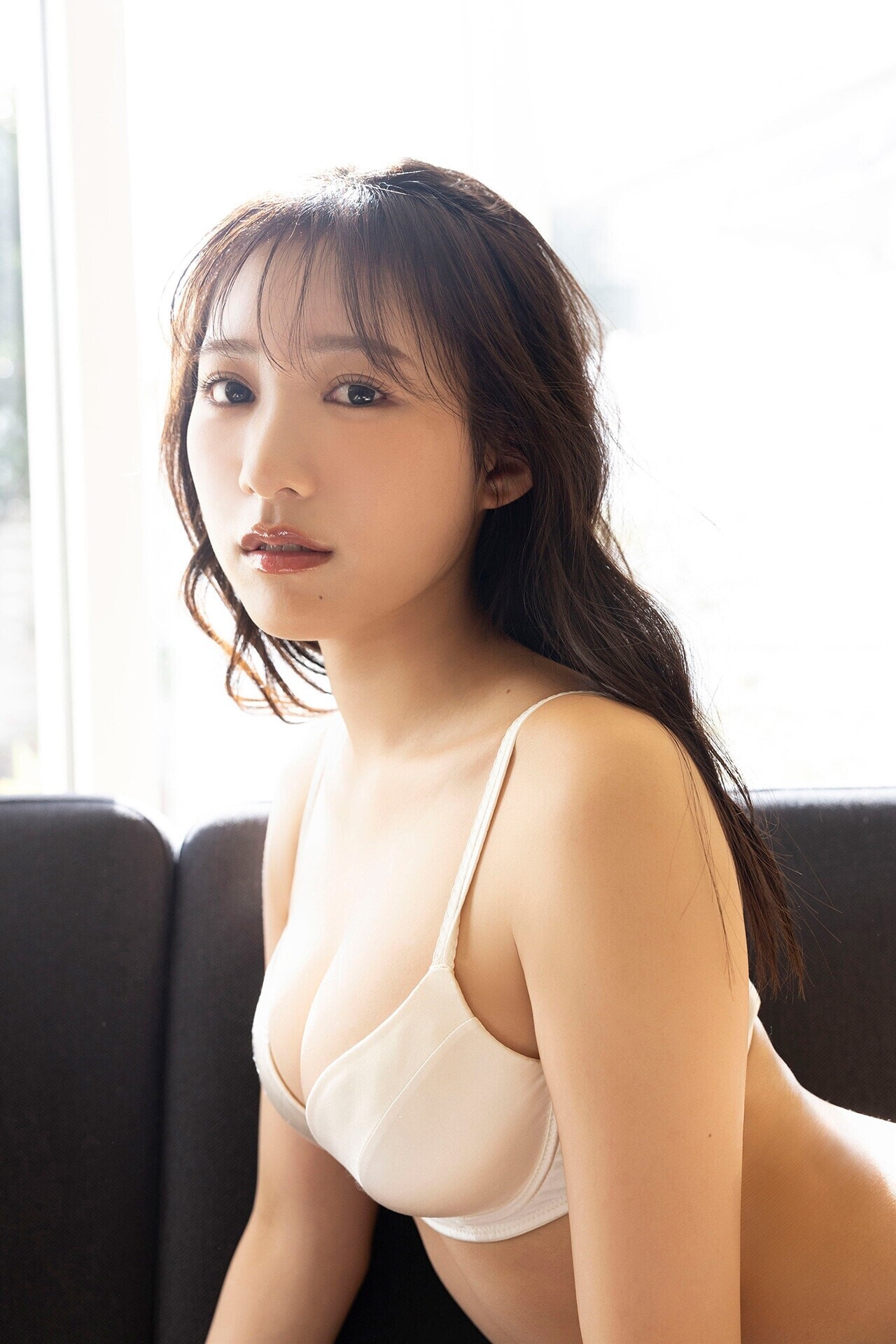 요코노 스미레(横野すみれ, よこの すみれ) - 플래시 디지털 사진집 2025