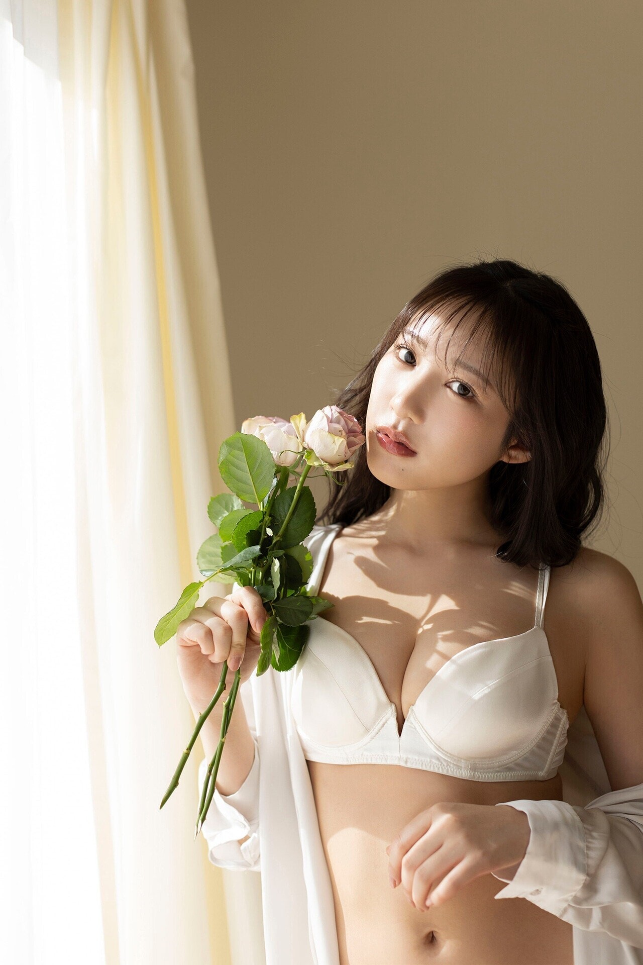 요코노 스미레(横野すみれ, よこの すみれ) - 플래시 디지털 사진집 2025