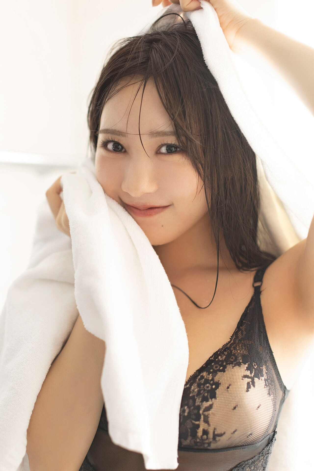 요코노 스미레(横野すみれ, よこの すみれ) - 플래시 디지털 사진집 2025