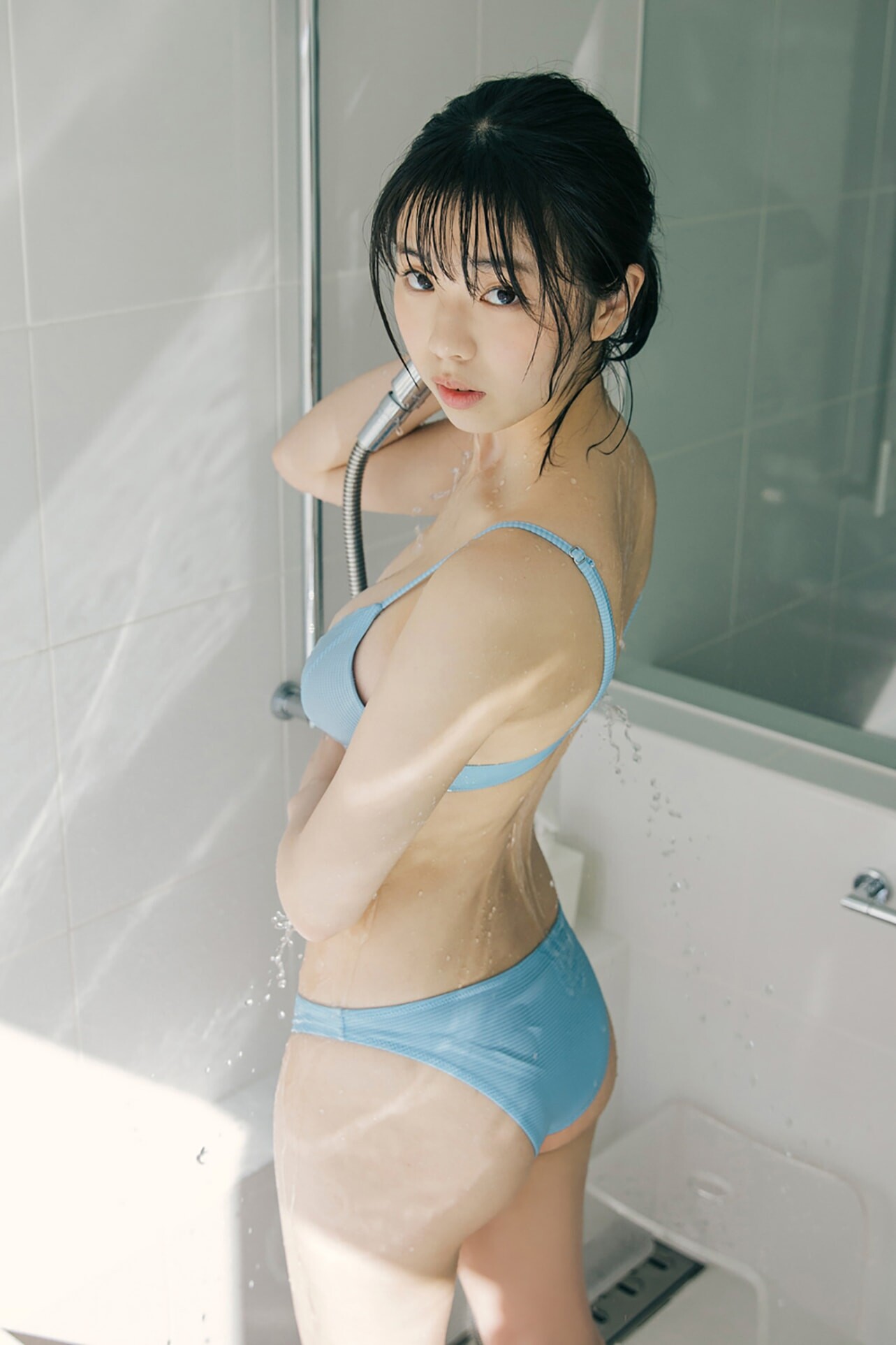 키쿠치 히나(菊地姫奈, きくち ひな) - 플래티늄 플래시 디지털 사진집 2022