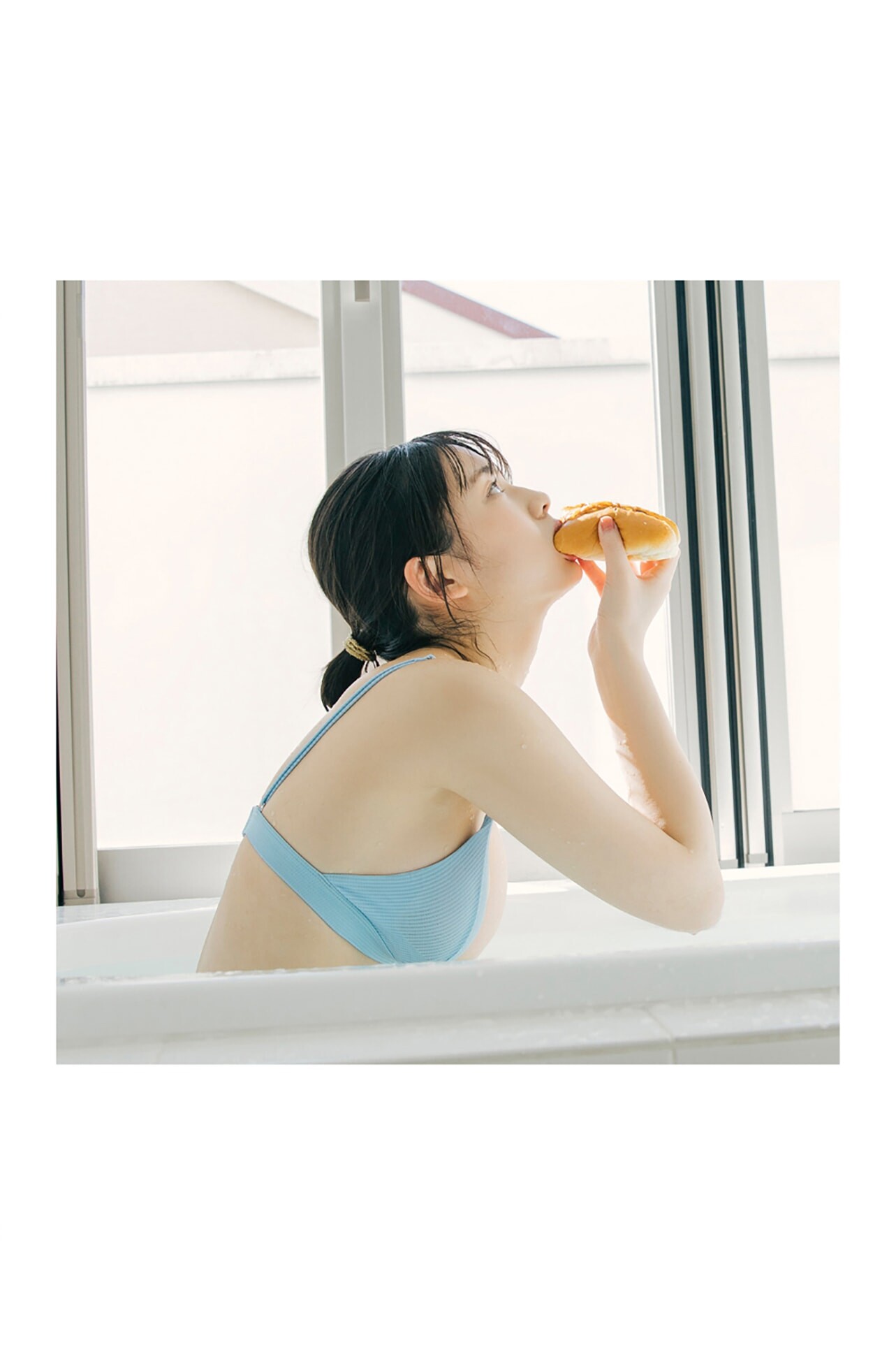 키쿠치 히나(菊地姫奈, きくち ひな) - 플래티늄 플래시 디지털 사진집 2022