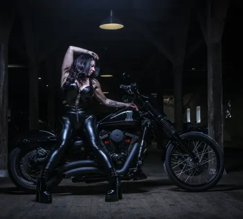 GG.bikergirls411•@beesa35