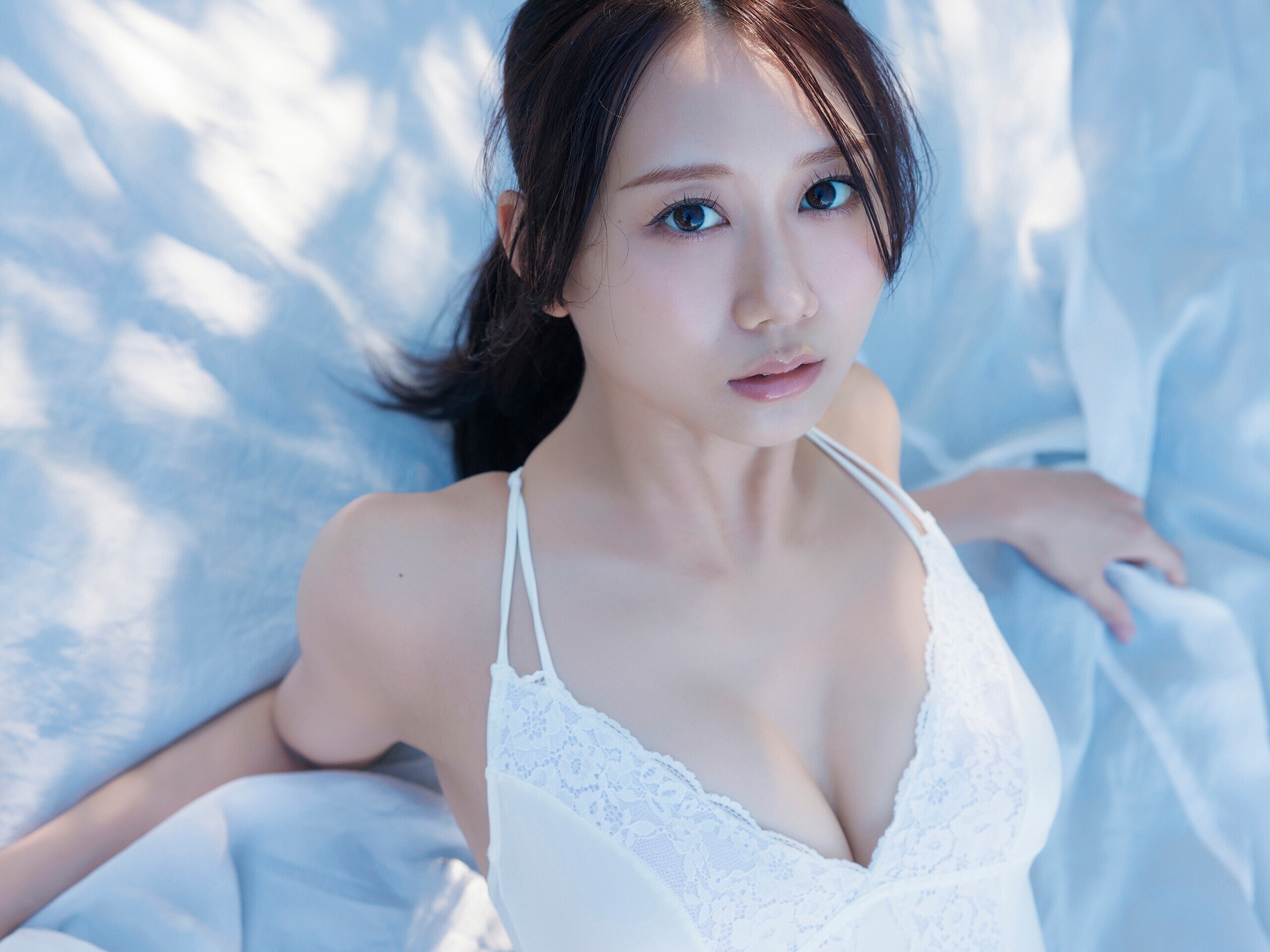 후루하타 나오(古畑奈和, ふるはた なお) - 플래시 디지털 사진집 2024