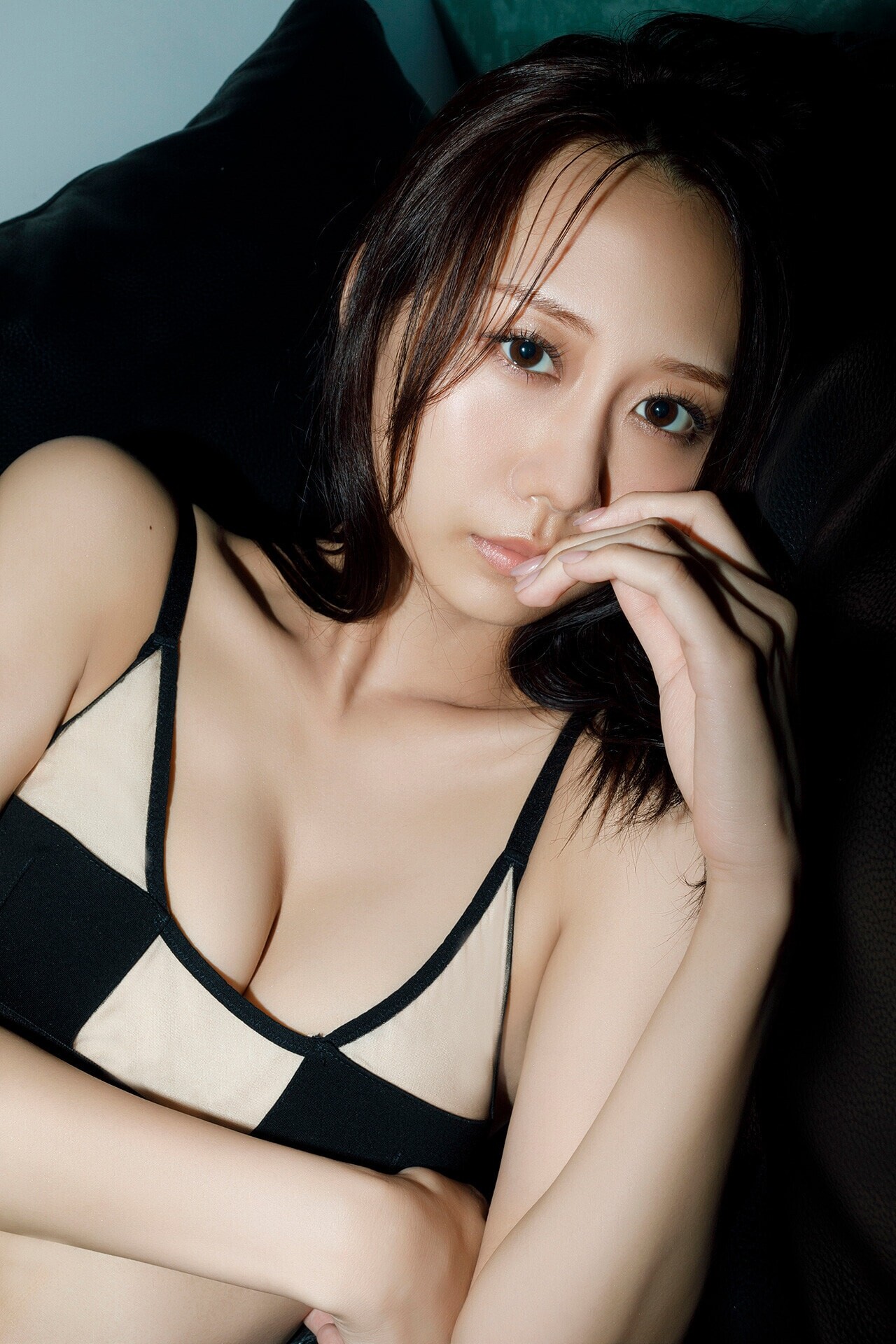 후루하타 나오(古畑奈和, ふるはた なお) - 플래시 디지털 사진집 2024