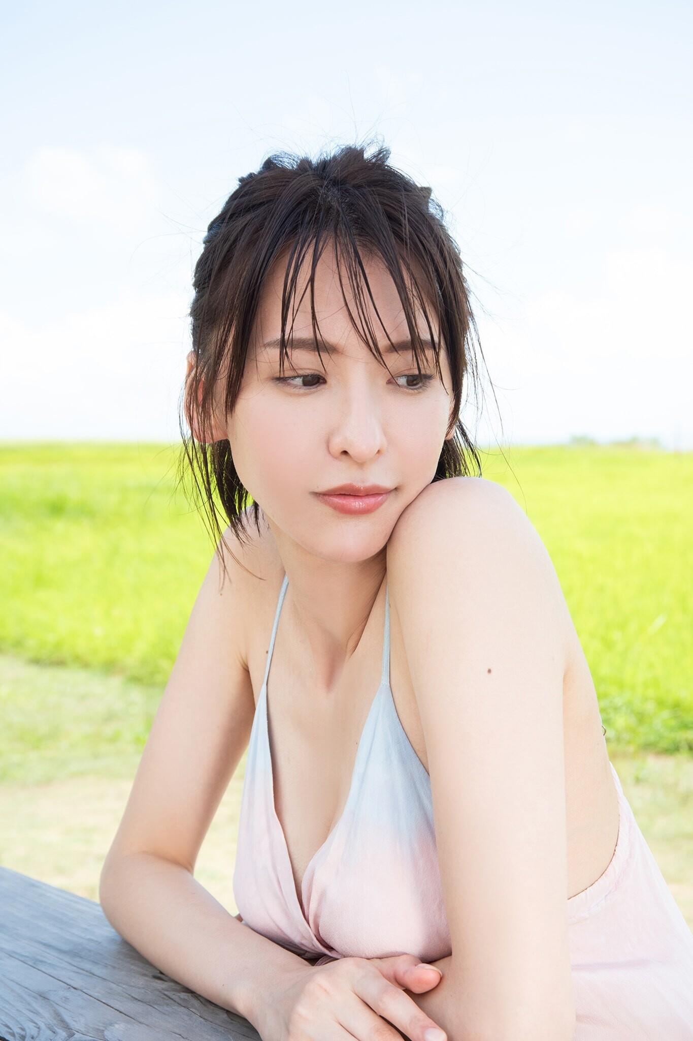 나츠키 세나(奈月セナ, なつき セナ) - 코단샤 사진집 2024