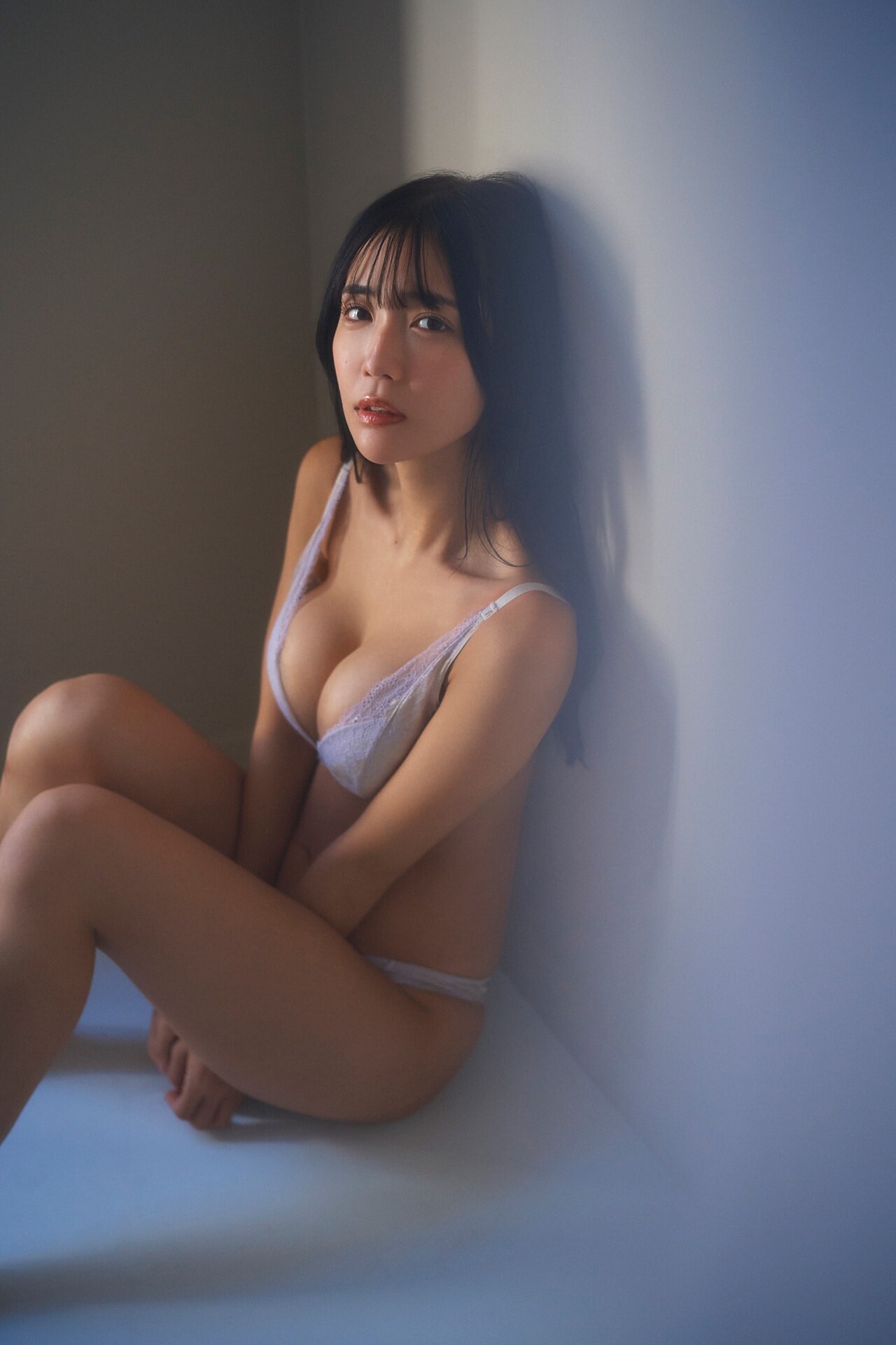 아마우 키스미(天羽希純, あまう きすみ) - 플래시 디지털 사진집 2024