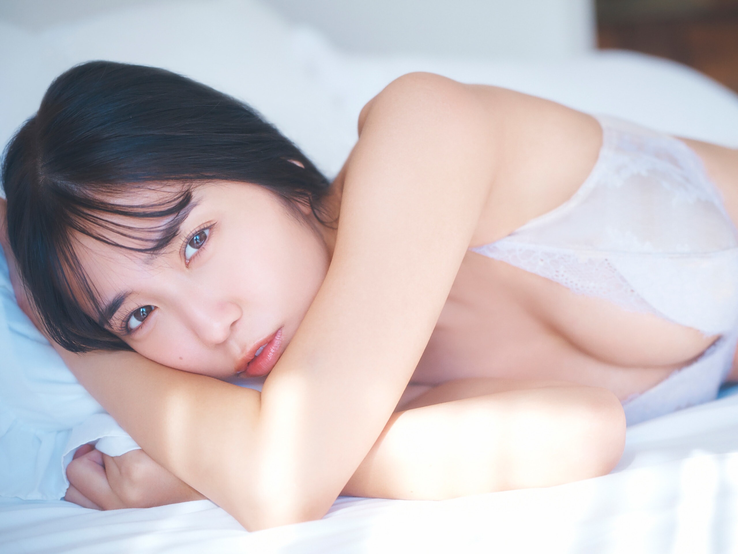 아마우 키스미(天羽希純, あまう きすみ) - 플래시 디지털 사진집 2024